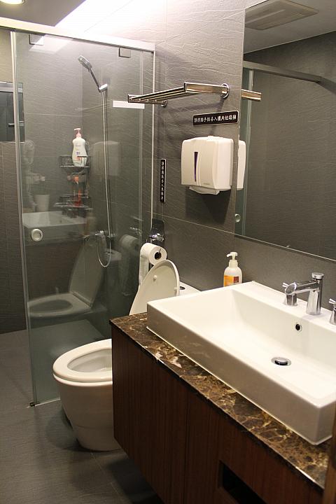 全身マッサージルームにはプライベートバスルームが☆