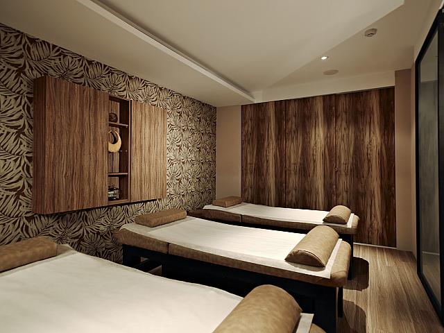 広々とした全身マッサージルーム