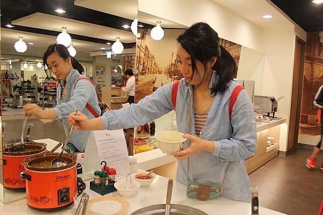 具材が茹で上がったら、肉そぼろを追加して完成！