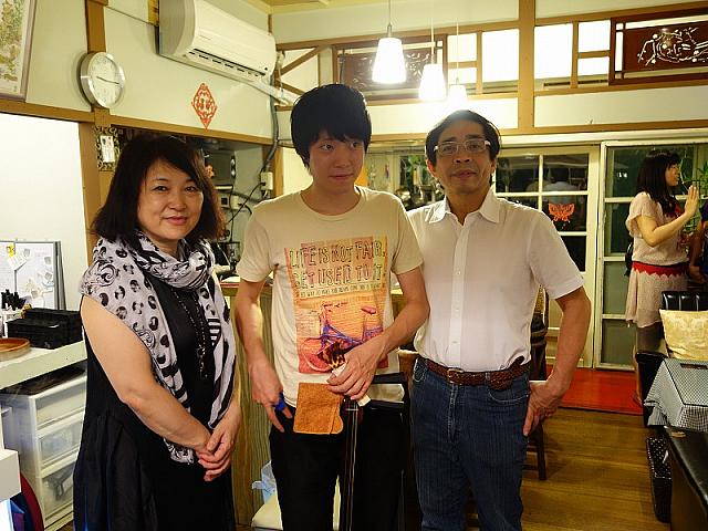 コンサート終了後記念撮影。左がKaoriさん、右が傅さん。