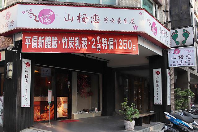 お昼の看板はこんな感じ