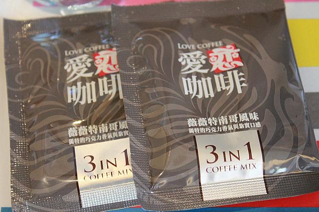 インスタントコーヒーはシュガー、ミルク入りの甘め