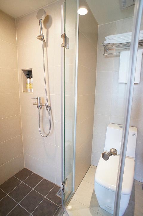 シャワールームとトイレはセパレート
