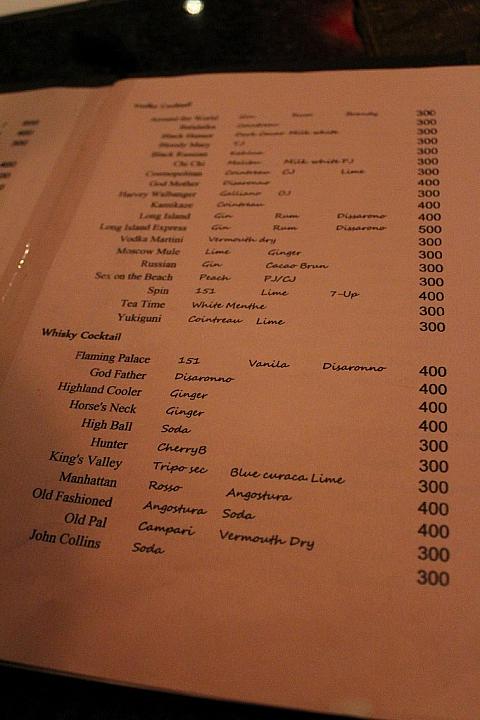 飲み物、特にカクテルは種類豊富で何を飲むか迷っちゃう！