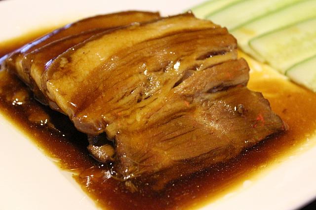 このトロットロのお肉がたまりません～！おなかがすいている時にぴったりのメニューですよ♪