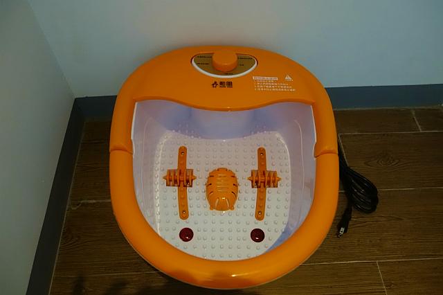 このお部屋タイプにはフットマッサージ機がついています。