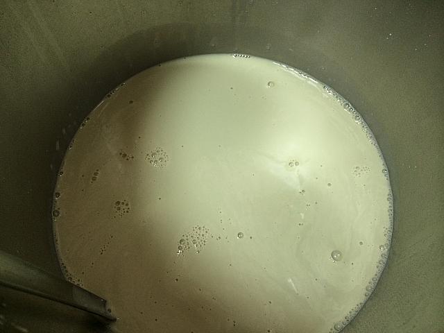なので黒豆漿といっても、実際は淡いグリーン