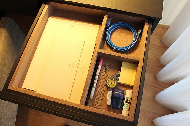 文具やケーブルは全室にセット