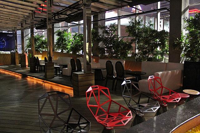 スタンディングパーティにぴったりの場所ですね～