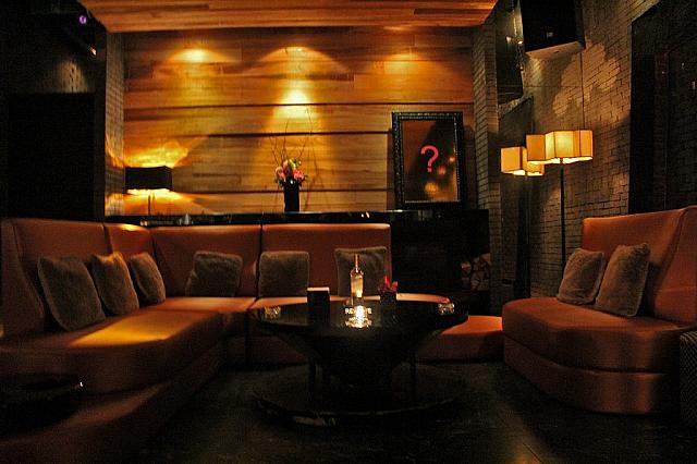 大人数でもゆったり座れるソファ席もたくさん用意されています