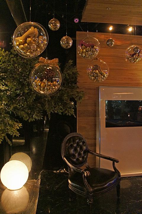 バーコードの常連さんの中でも選ばれたお客さんだけが入れるVIPバーに入れるなんてドキドキ！