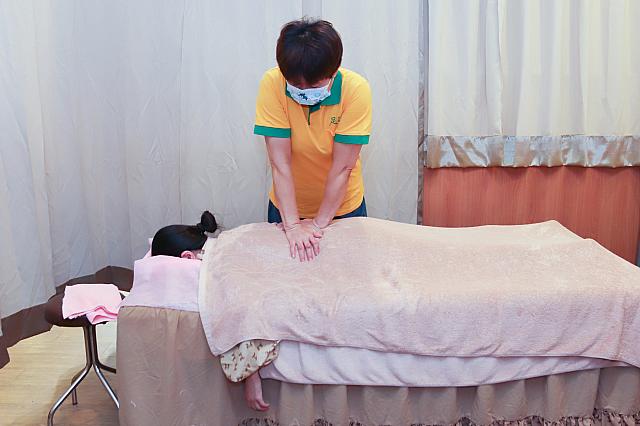 肩や腰をしっかり指圧してくれます。