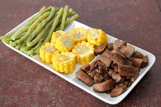 メインを引き立てる野菜やキノコ。野菜などは出来るだけ台東産のものを使用しているそうですよ！