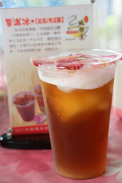 紅茶味と冬瓜味（各10元）があります、クリームを加えた雪淇冰にすると各15元
