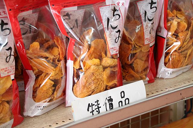 こちらは、大小バラバラのマンゴーなので、100～150元でお安くなっています