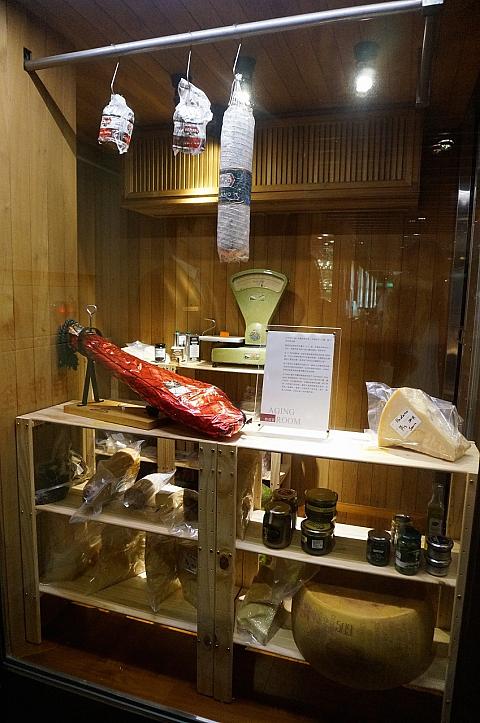 先ほどご紹介した温度＆湿度管理質室の全貌です。