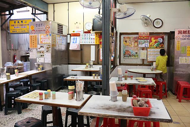 榮盛米糕と阿財點心は隣同士です