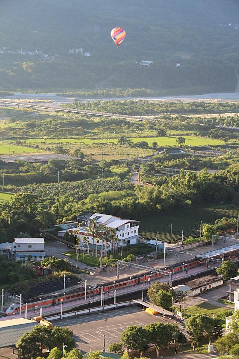 鉄道、田畑、熱気球…いいですねえ