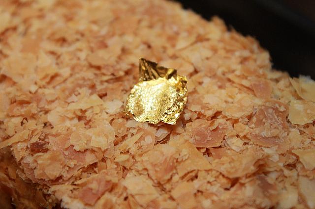 日本の金箔がのっています