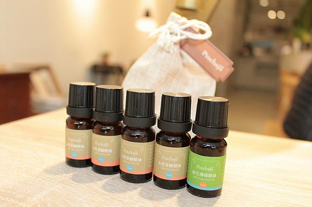 エッセンシャルオイル　各490元
