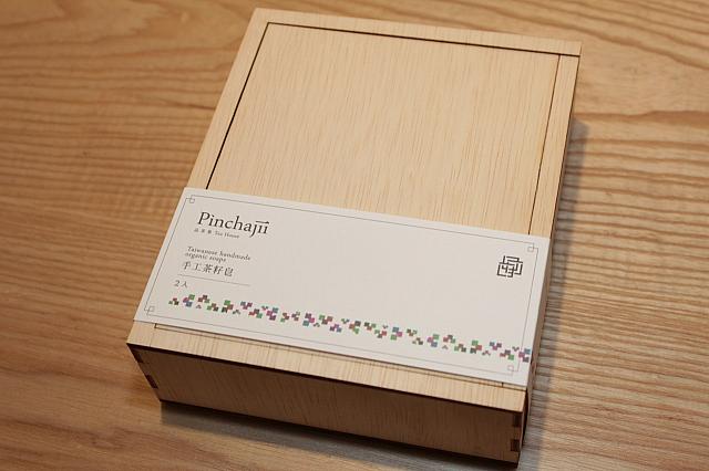 セットは木の小箱入りで680元
