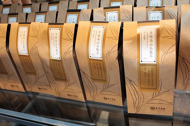 手摘みの高山烏龍茶