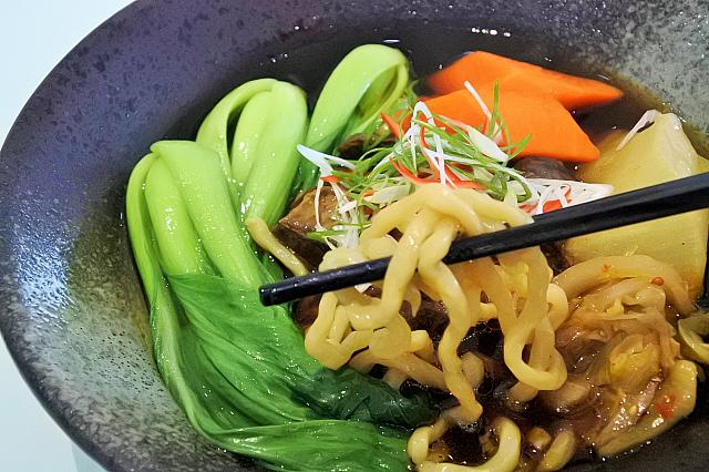 もっちり太麺の福泰牛肉麵