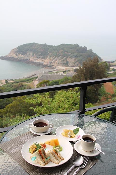 お天気がよければ、朝食席はぜったいココ！