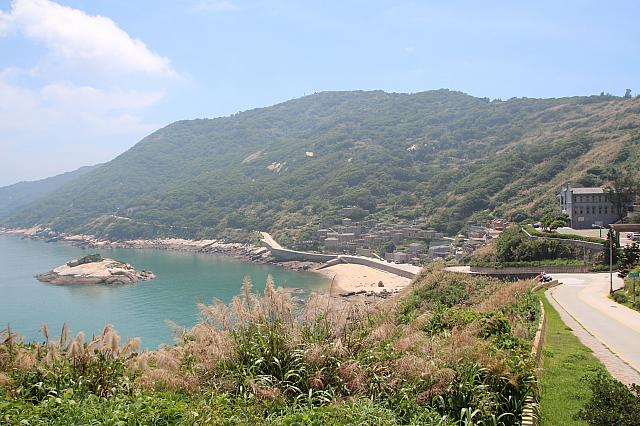芹壁村へ着く前の崖の上から眺めました
