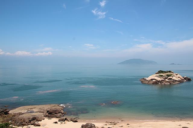お天気がいいと亀島の先の高登島も見えます