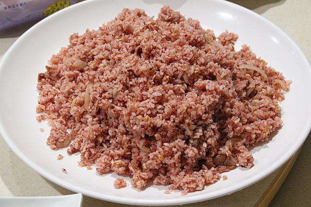 お馴染み馬祖名物の紅糟炒飯、これがないと料理が一品足りない感じなのです