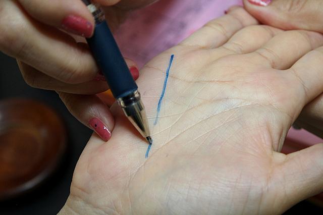 この線が切れているので、胃腸も弱いらしいです。