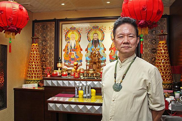 陳先生の旦那さまの慧極さんは陰陽師。神様に特別にお願いごとがある場合は、こちらで拜拜をなさるそうです。