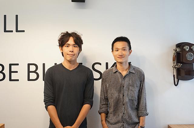 オーナーの歐居平さん(右)とスタッフの梁啓峰さん(左)