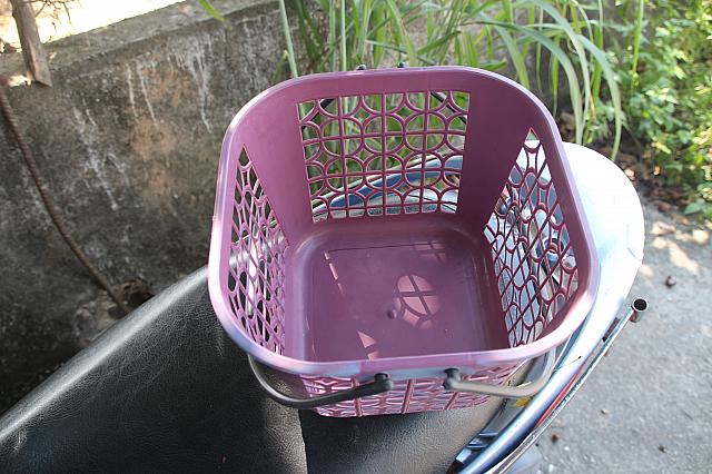 各自がこのカゴをもって