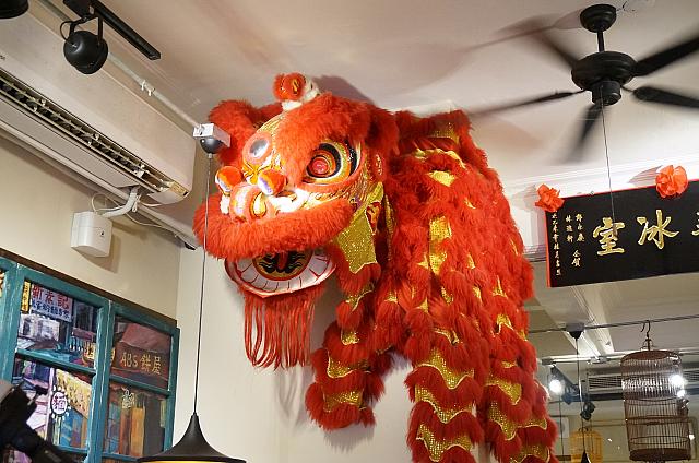 本場香港からやってきた、インパクト大の舞獅