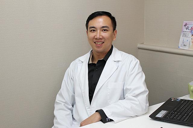 先生お気に入りのスキンケア方法はなんと針治療！<br>ナビも今度試してみようかな…
