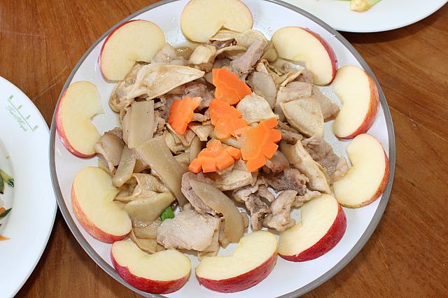 【炒黑豬肉】酸味のある瓠仔乾（ひょうたんの漬物）と黒豚を炒めたもの。黒豚は身が締まっていてお肉そのものの味が濃い！！