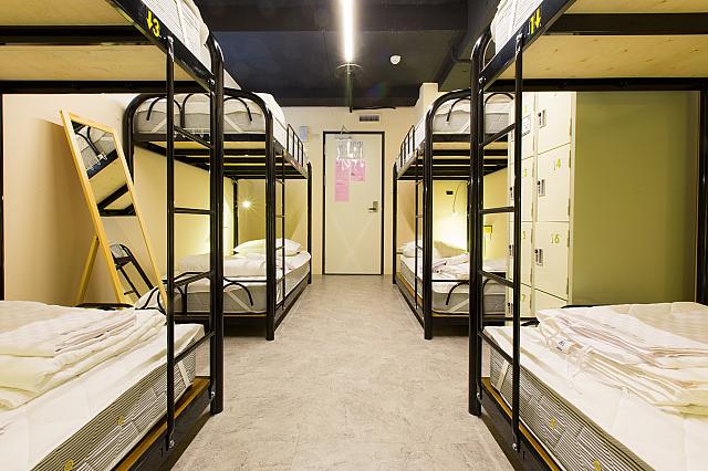 お部屋の中から入り口を見たところです。<br>画像提供：高雄旅圖青年旅館
