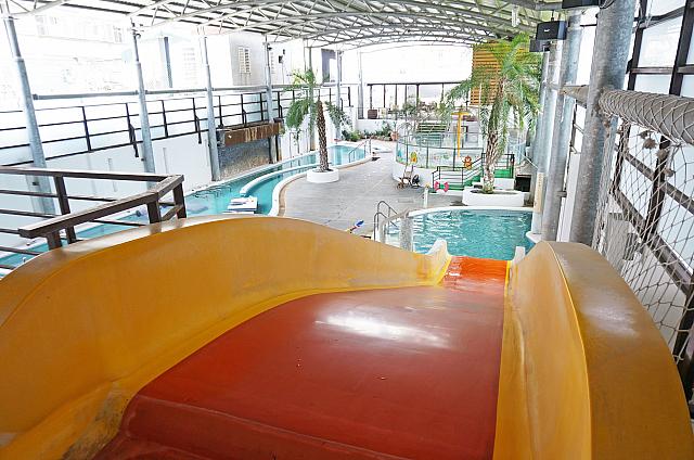 こんなに大きな滑り台が滑りたい放題