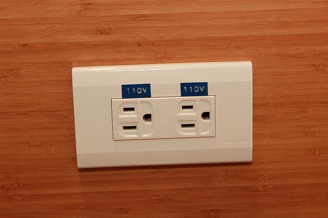 コンセントは110V