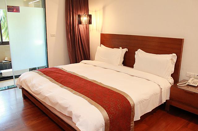 180X186cmのベッドなので2人でもゆったりと休めます