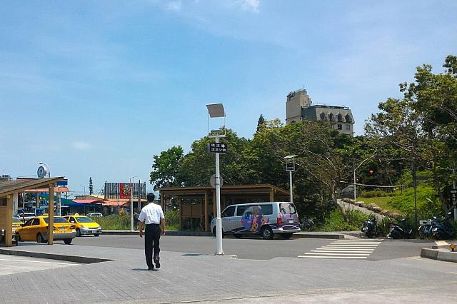 ナビはバスで礁溪轉運站へ。礁溪溫泉公園の方向へ向かうとホテルの車が待っていてくれました