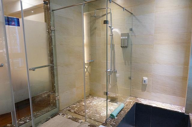 シャワーブース