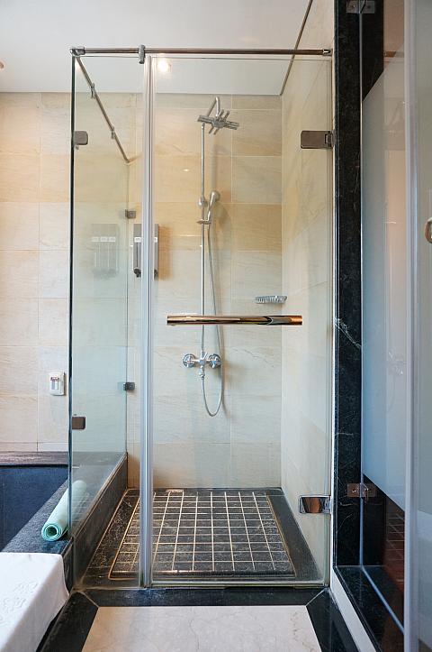 シャワールームがも広い！！