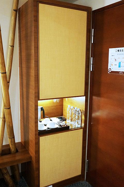 ドア付近にあるこの棚は…