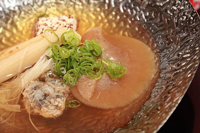 鱶鰭すっぽん鍋は豪華食材の共演！