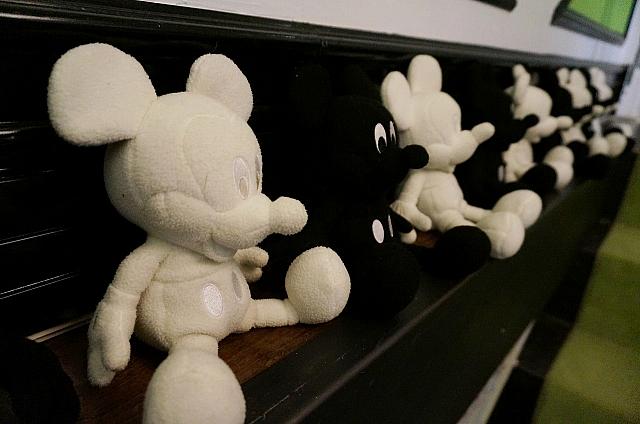 ミッキーのぬいぐるみも自由に遊んでOK