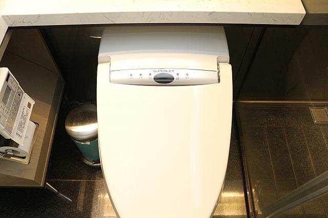 全室ウォシュトイレ付きのトイレは、日本人の方にとってうれしいですね！