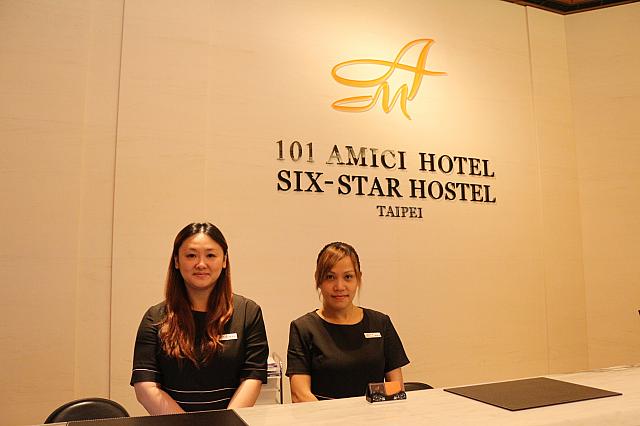 フロントには中国語と英語対応が可能なスタッフがいます。